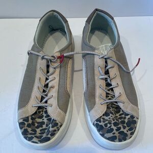 Hey Dude Beige and Leopard Canvas Shoes